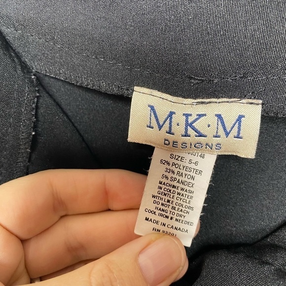 mkm Designs Bermuda Dress Shorts, size 5-6 Women’s black, buttons on pockets - Picture 3 of 5